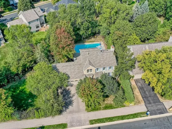 17064 Candlewood Pkwy, Eden Prairie, MN 55347