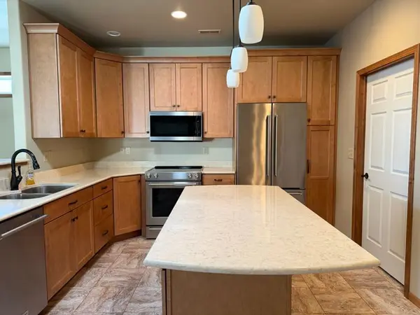 2672 Whispering Creek CIR S, Fargo, ND 58104