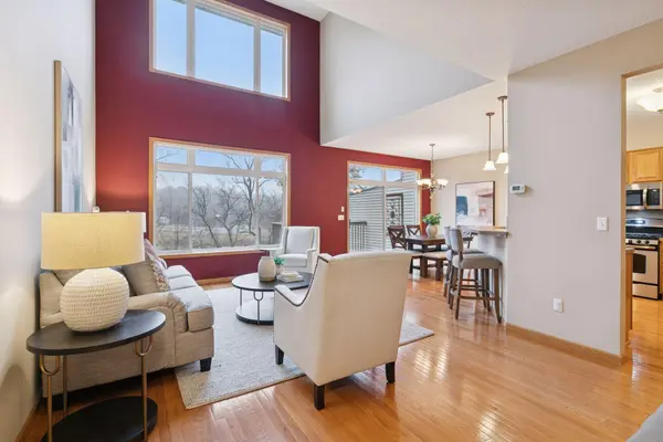 589 Crane Creek LN, Eagan, MN 55121