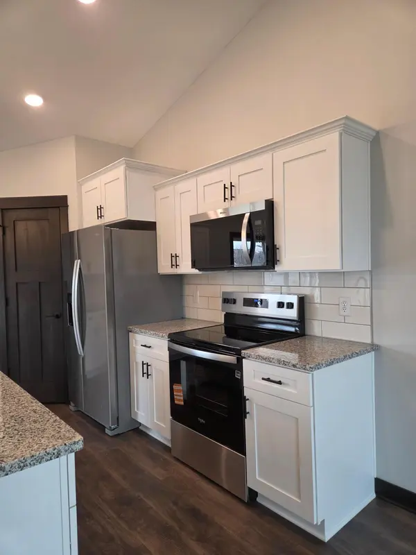 320 Falcon RUN, Eagle Lake, MN 56024