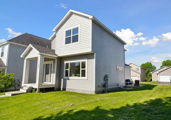 2908 Mark Twain DR, Chaska, MN 55318