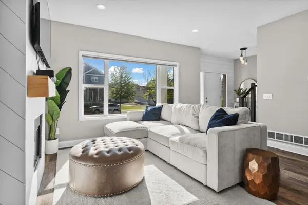 2908 Mark Twain DR, Chaska, MN 55318