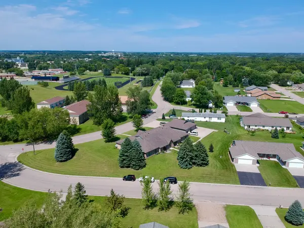 300 10th AVE SE #101, Pelican Rapids, MN 56572