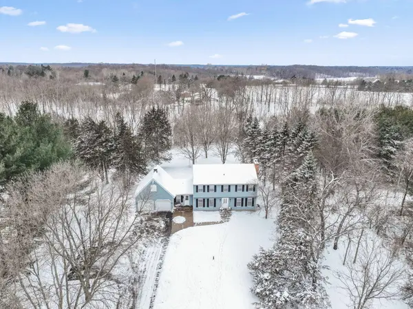33214 Nueman CT, Lindstrom, MN 55045
