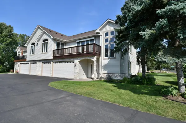 530 Lakeside Bay DR S, Bayport, MN 55003