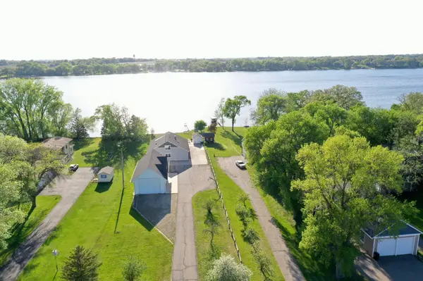 4986 E Eagle Lake RD, Willmar, MN 56201