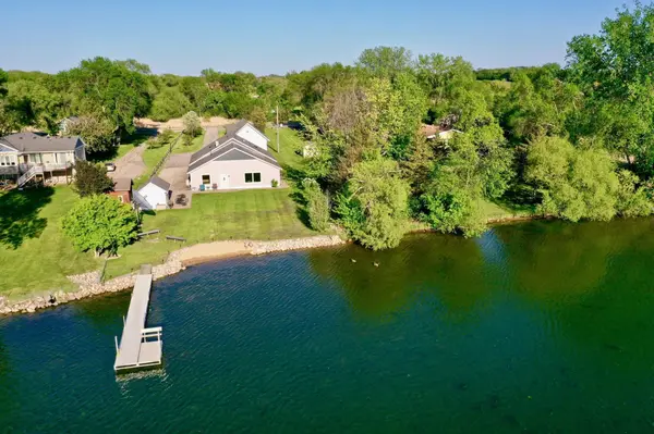 4986 E Eagle Lake RD, Willmar, MN 56201