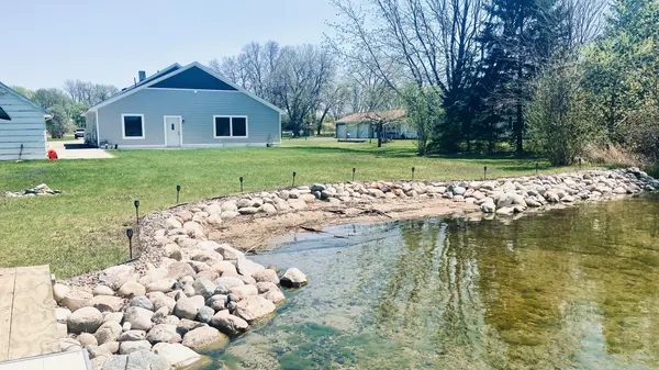 4986 E Eagle Lake RD, Willmar, MN 56201