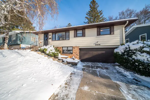 2104 21st AVE NW, Rochester, MN 55901