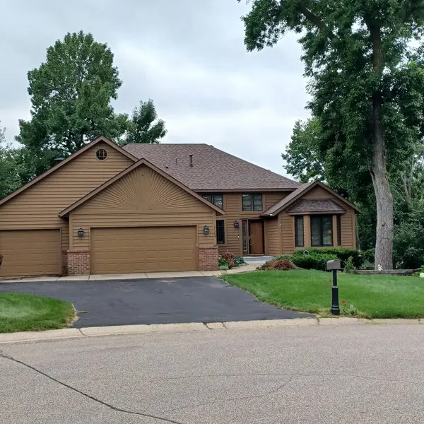 17384 Harding LN, Lakeville, MN 55044