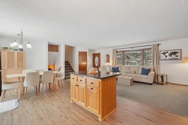 998 Tanney LN, Hudson, WI 54016