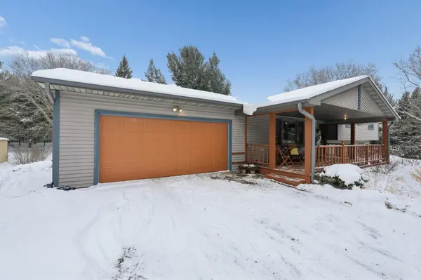 998 Tanney LN, Hudson, WI 54016