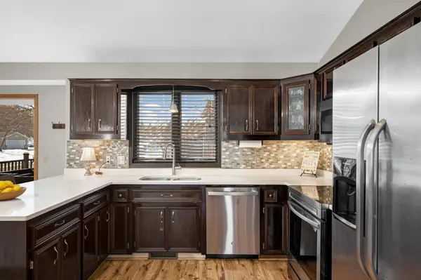 1251 Lake Susan Hills DR, Chanhassen, MN 55317