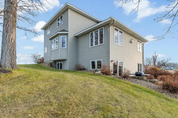 1197 Moorstone DR NE, Alexandria, MN 56308
