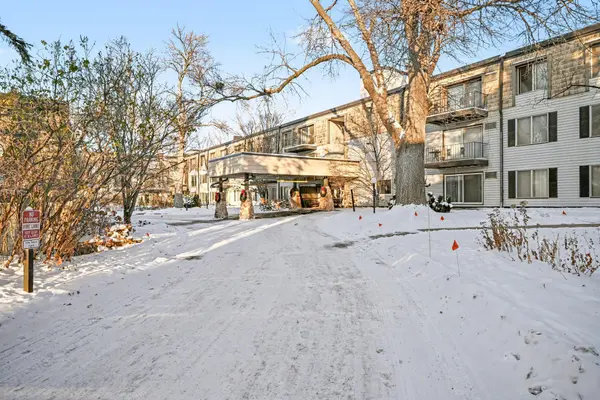 183 Little Canada RD E #302, Little Canada, MN 55117