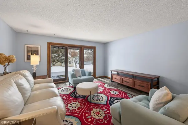 9 Oak Leaf LN, Circle Pines, MN 55014