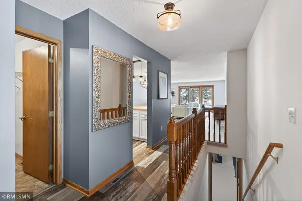9 Oak Leaf LN, Circle Pines, MN 55014