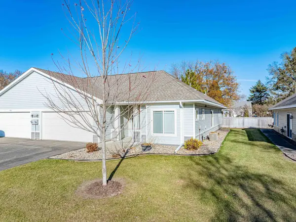 1427 Ravoux LN, Chaska, MN 55318