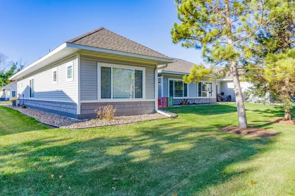 1427 Ravoux LN, Chaska, MN 55318
