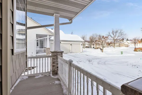 820 Woodduck DR, Woodbury, MN 55125