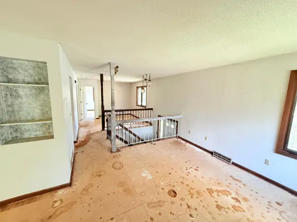8265 Cypress LN, Eden Prairie, MN 55347