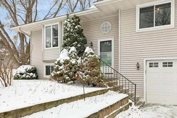 9676 Crestwood TER, Eden Prairie, MN 55347
