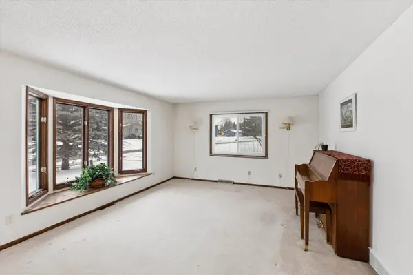 9676 Crestwood TER, Eden Prairie, MN 55347