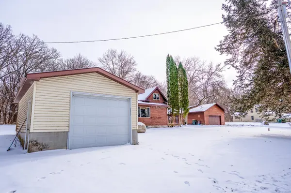 16489 68th ST NW, New London, MN 56273