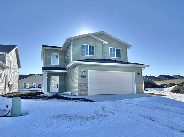 2613 36 AVE S,  Moorhead,  MN 56560