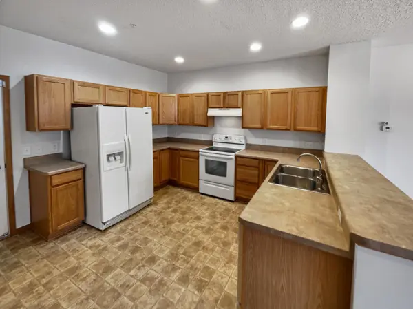 6829 Narcissus LN N #304, Maple Grove, MN 55311