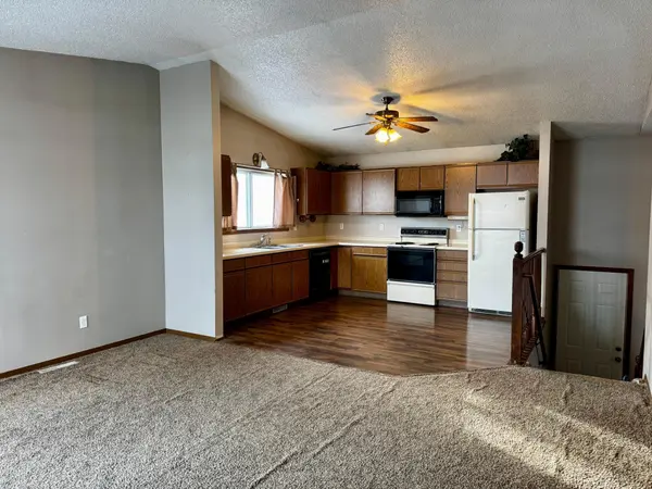 3620 Village Green LN, Moorhead, MN 56560