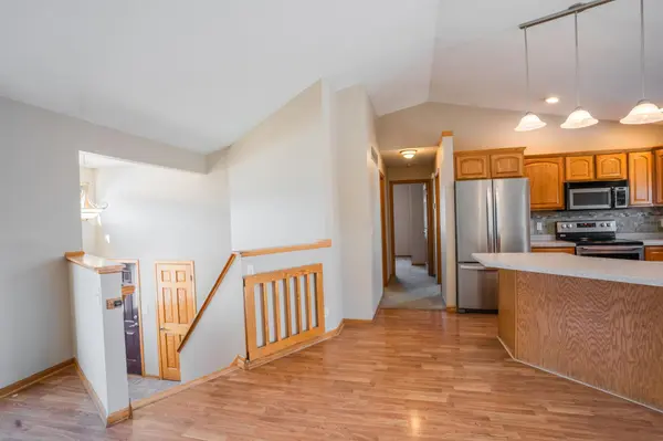 615 5th St NE, Plainview, MN 55964