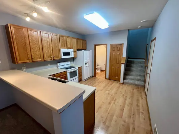 1820 Mockingbird AVE, Shakopee, MN 55379