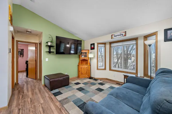 10242 52nd ST NE, Albertville, MN 55301