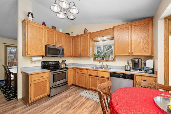 10242 52nd ST NE, Albertville, MN 55301
