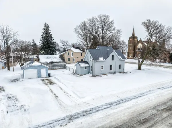 401 1st ST, Fountain, MN 55935