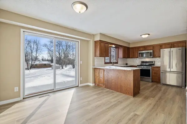 1002 Cross RD, Eagan, MN 55123