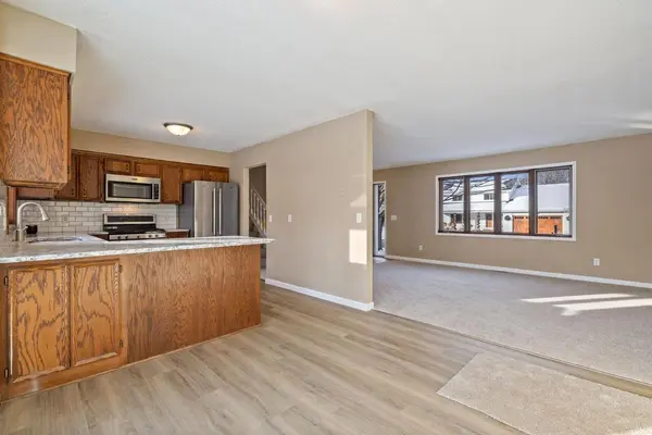 1002 Cross RD, Eagan, MN 55123