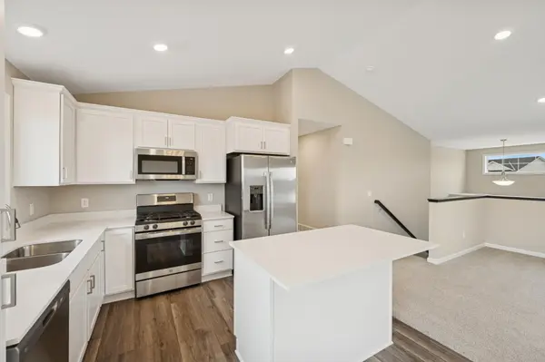 919 Brandenburg LN, Waverly, MN 55390