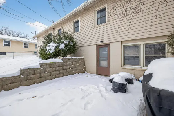 320 1st ST NW, Byron, MN 55920