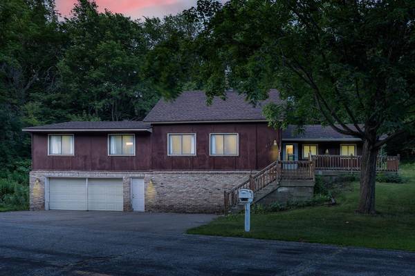 617 Broadway,  Carver,  MN 55315