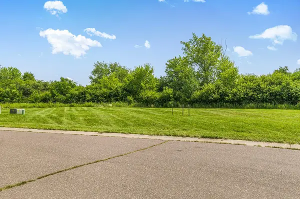 219 Appaloosa CT, Braham, MN 55006
