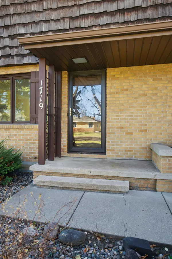 1719 7th ST S, Fargo, ND 58103