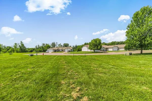 215 Appaloosa CT, Braham, MN 55006