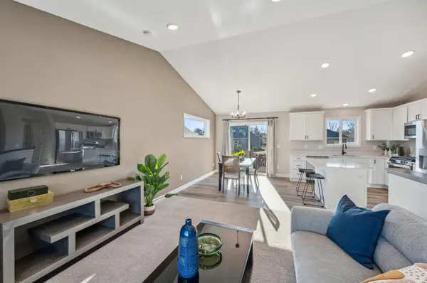 747 Blackbird CIR, Delano, MN 55328