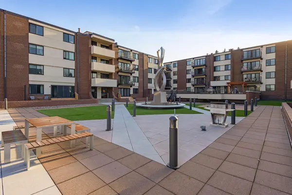 48 Groveland TER #B101, Minneapolis, MN 55403