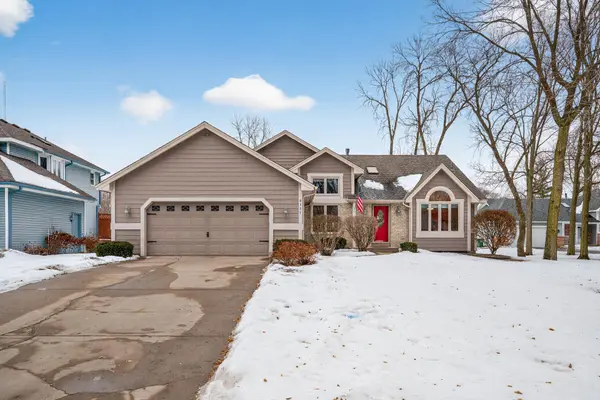 6397 Fawn LN, Circle Pines, MN 55014