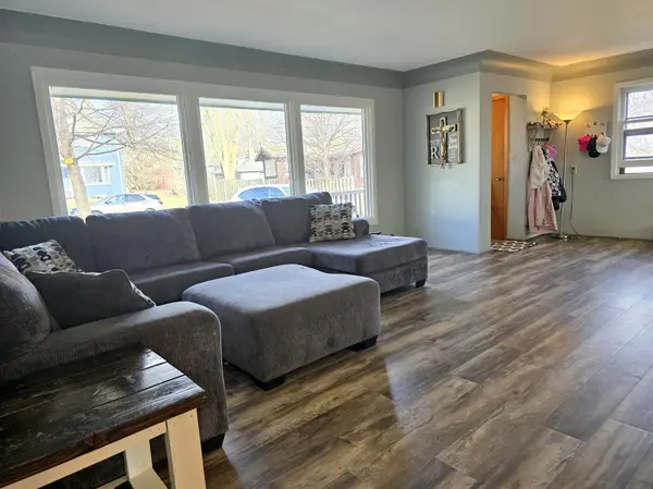 629 Olson AVE, Windom, MN 56101