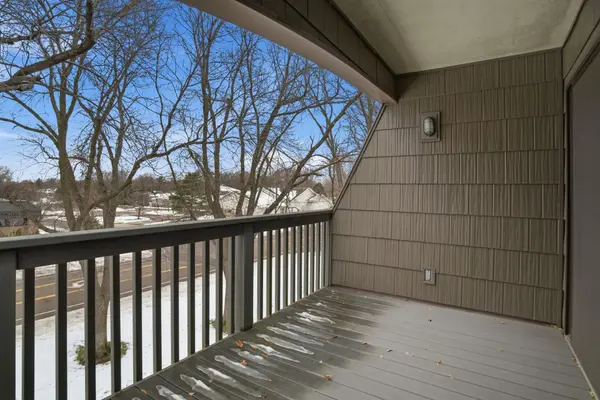 2800 Hamline AVE N #317, Roseville, MN 55113