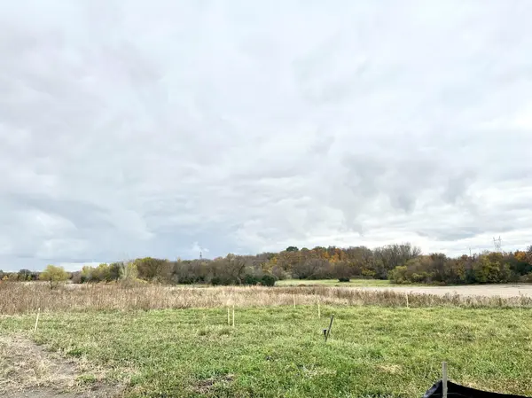 1504 Clover Preserve WAY, Chaska, MN 55318